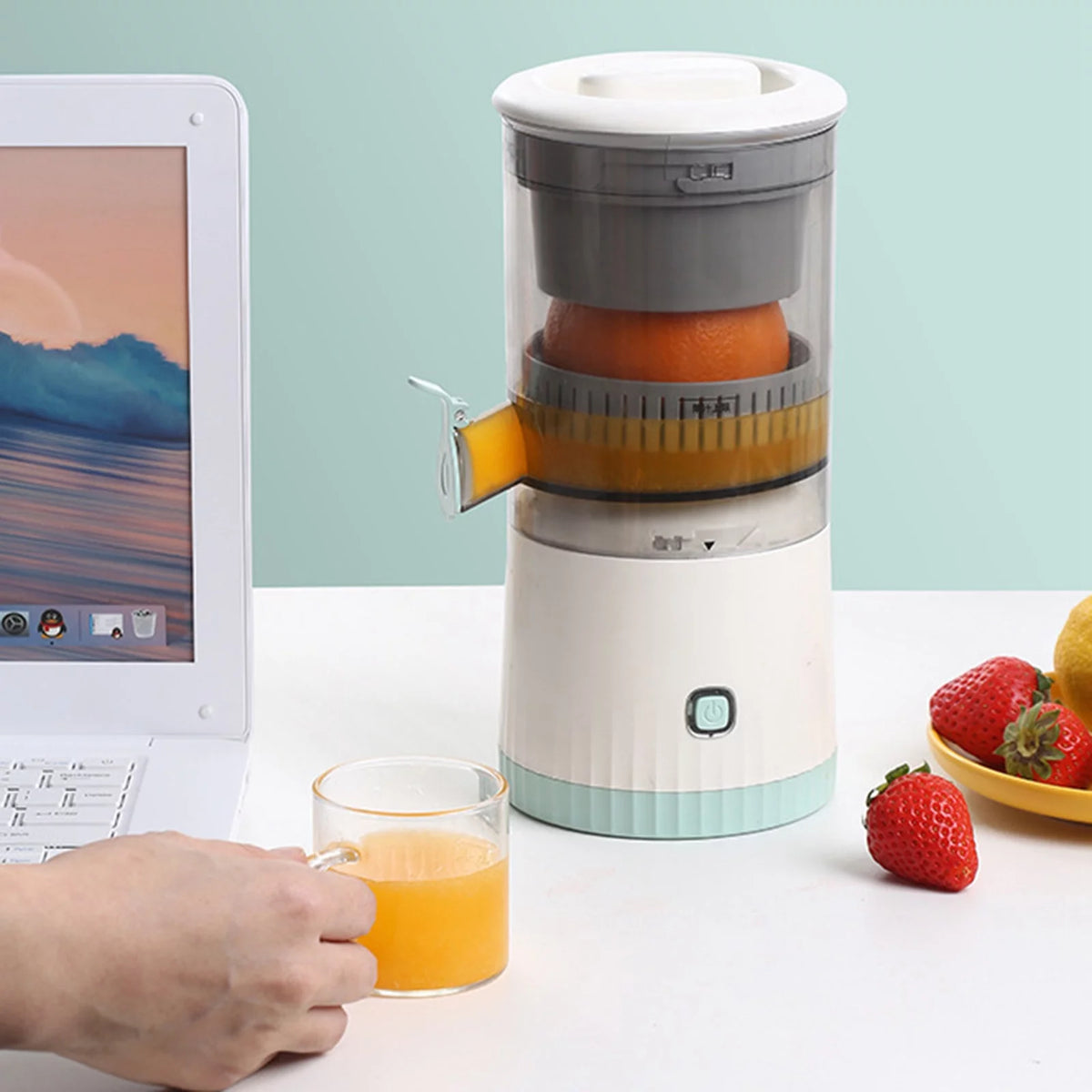 Rechargeable Electric Citrus Juicer with USB and Cleaning Brush B1280