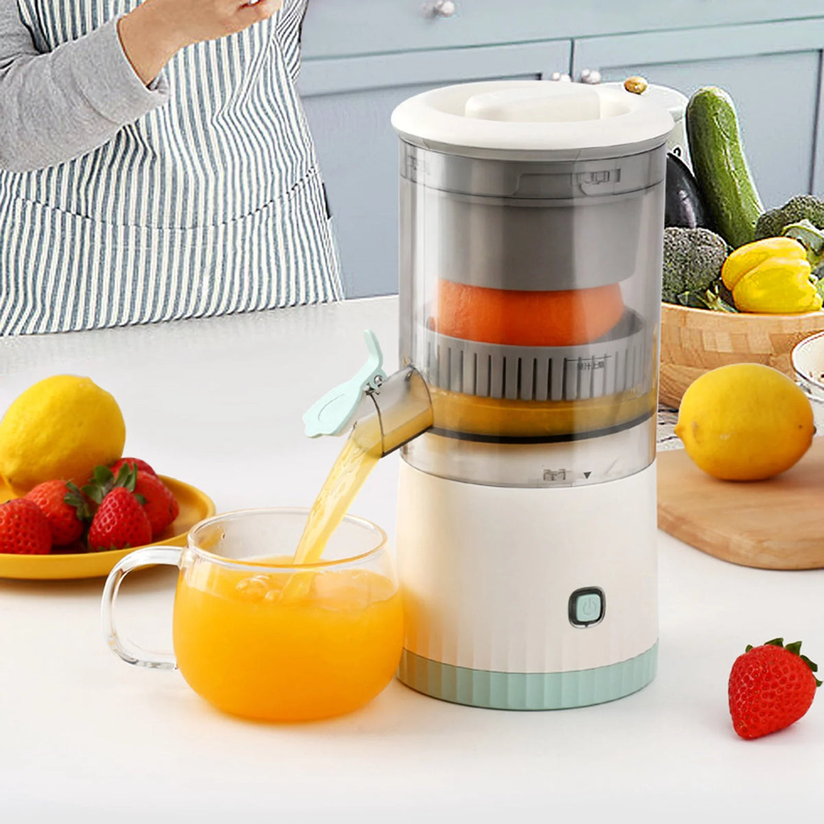 Rechargeable Electric Citrus Juicer with USB and Cleaning Brush B1280