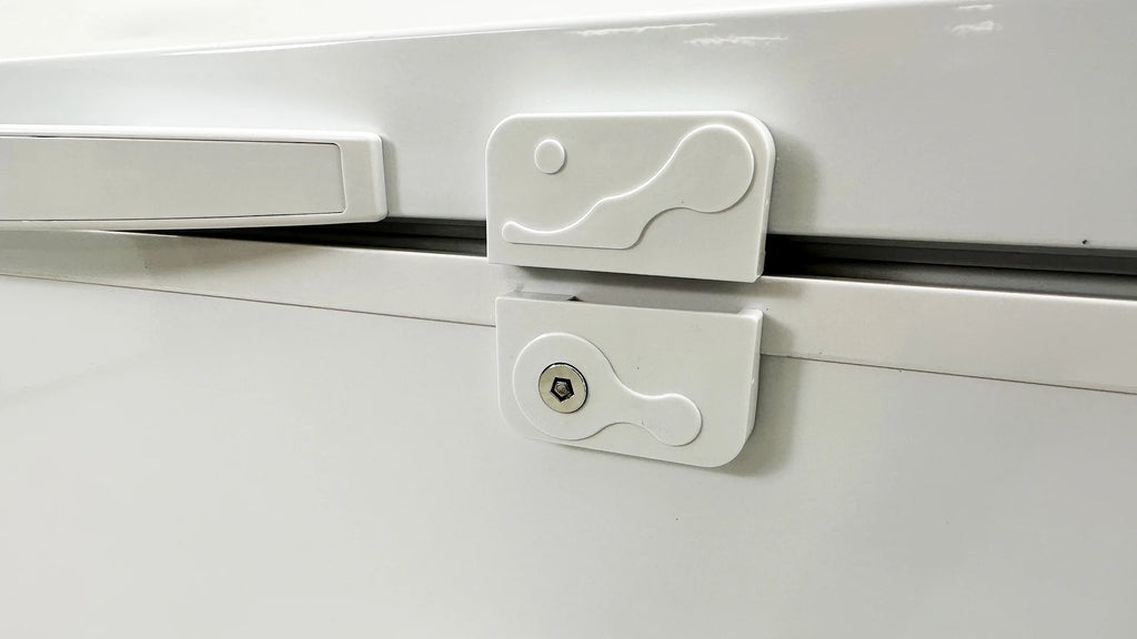 White 12.2 Cu.Ft. Commercial Chest Freezer with Top Open Door P9523