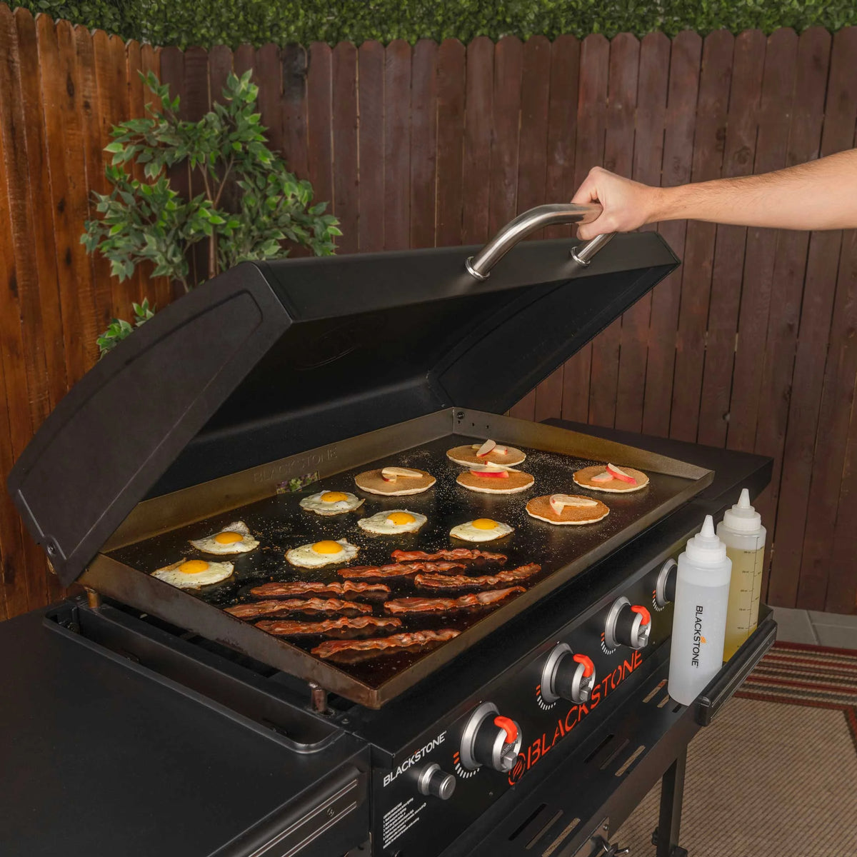 4-Burner 36" Griddle with Hood and Front Shelf O936383